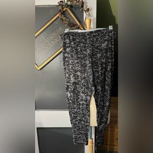 Torrid skull legging. (Torrid tub) live:#38